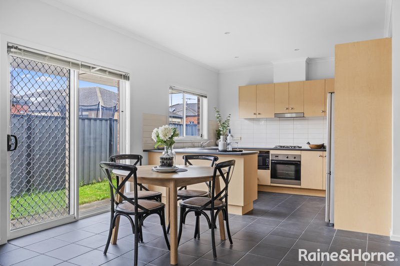 Photo - 5 Lakewood Boulevard, Melton VIC 3337 - Image 6