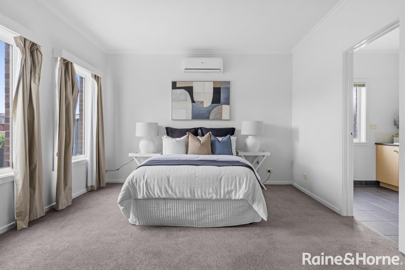 Photo - 5 Lakewood Boulevard, Melton VIC 3337 - Image 7