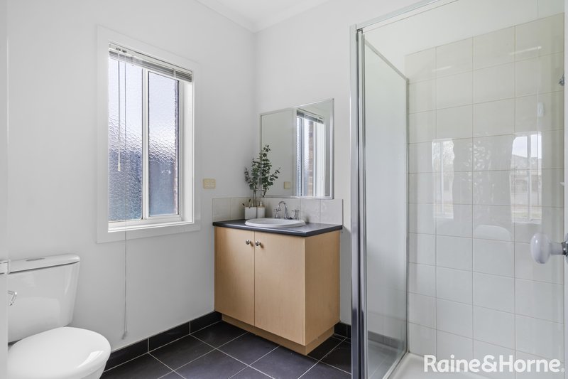 Photo - 5 Lakewood Boulevard, Melton VIC 3337 - Image 8