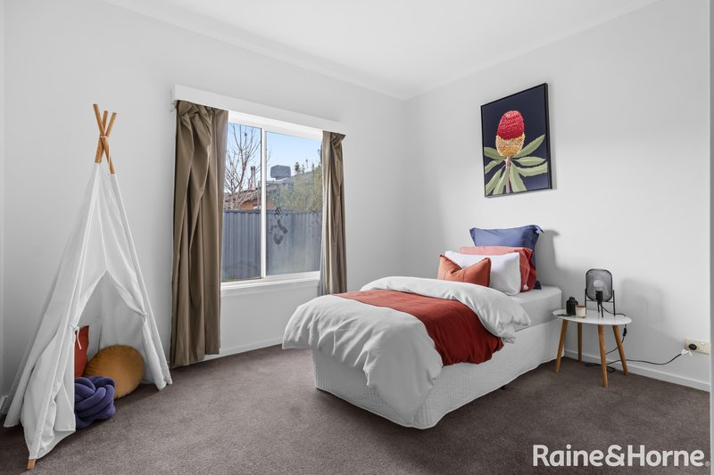 Photo - 5 Lakewood Boulevard, Melton VIC 3337 - Image 10