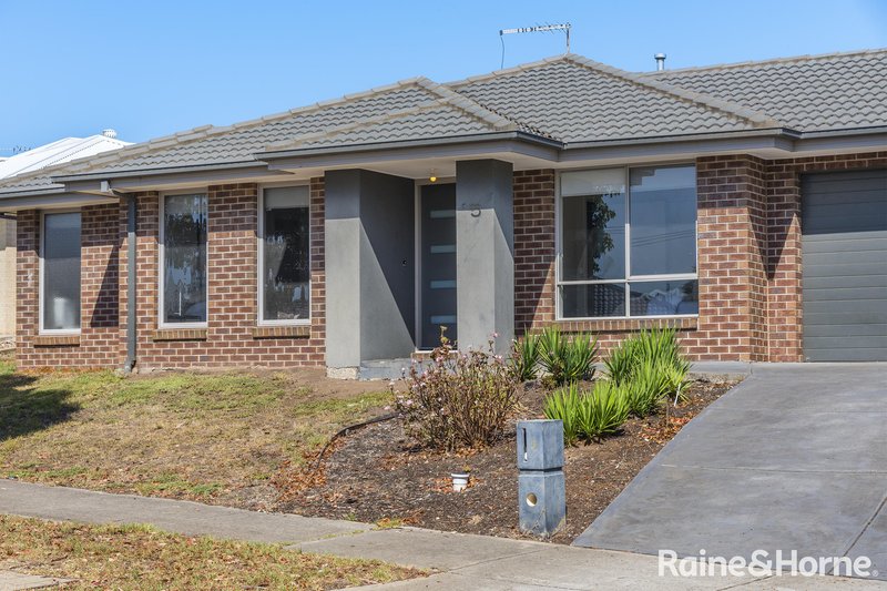 Photo - 5 Lampton Way, Sunbury VIC 3429 - Image 2