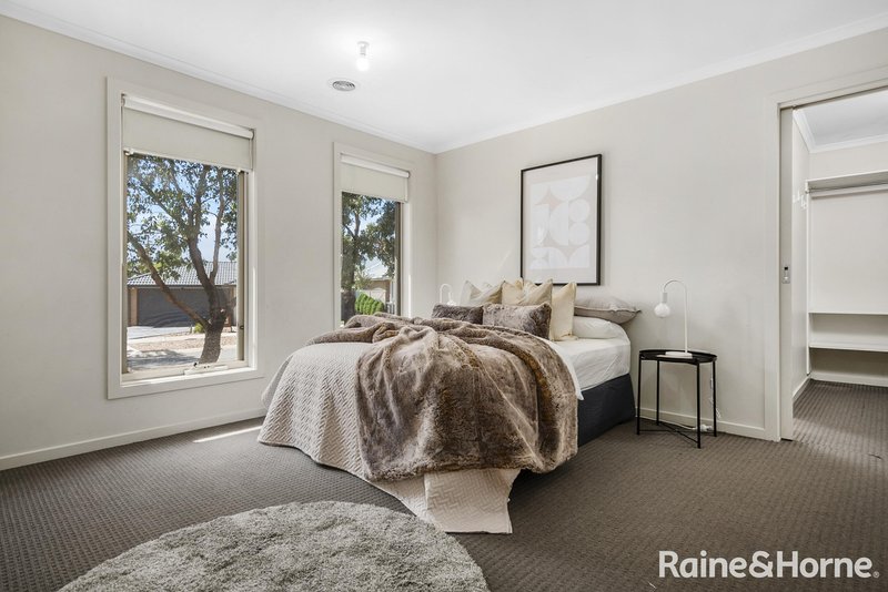 Photo - 5 Lampton Way, Sunbury VIC 3429 - Image 10