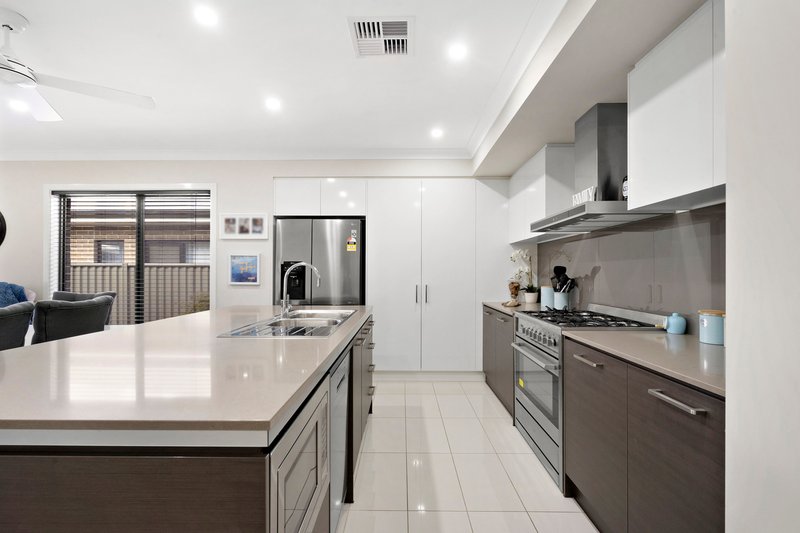 Photo - 5 Lance Street, Jordan Springs NSW 2747 - Image 5