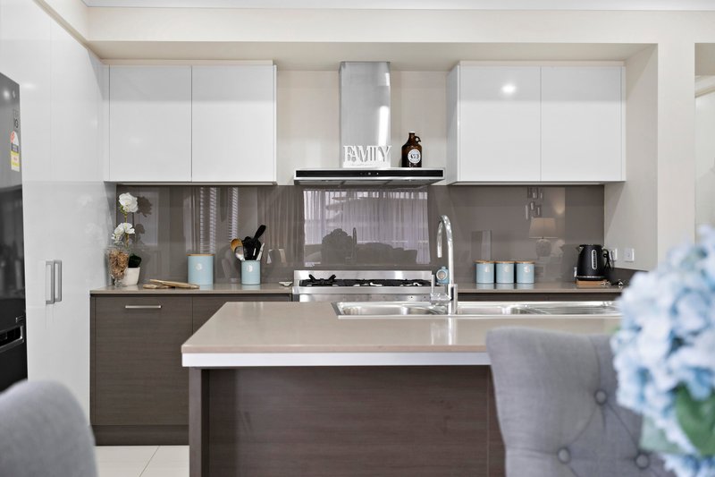 Photo - 5 Lance Street, Jordan Springs NSW 2747 - Image 8