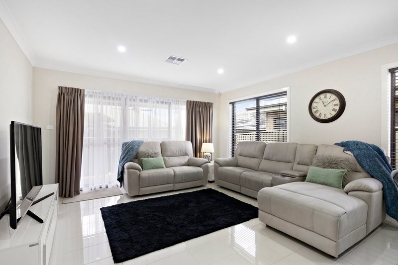 Photo - 5 Lance Street, Jordan Springs NSW 2747 - Image 9