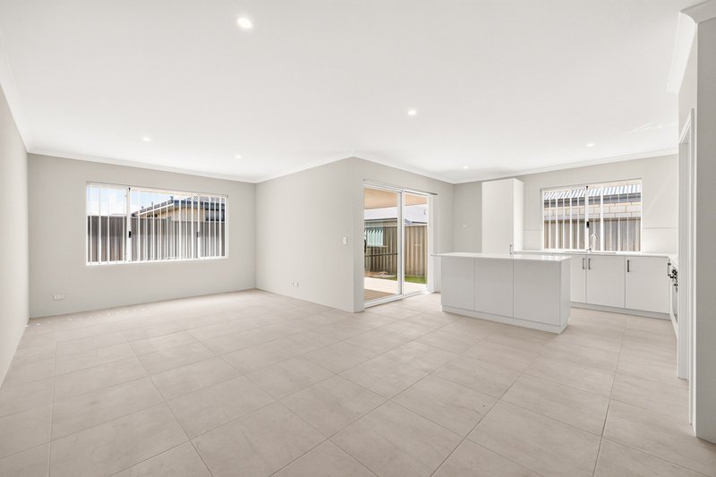 Photo - 5 Larcom Road, Lakelands WA 6180 - Image 2