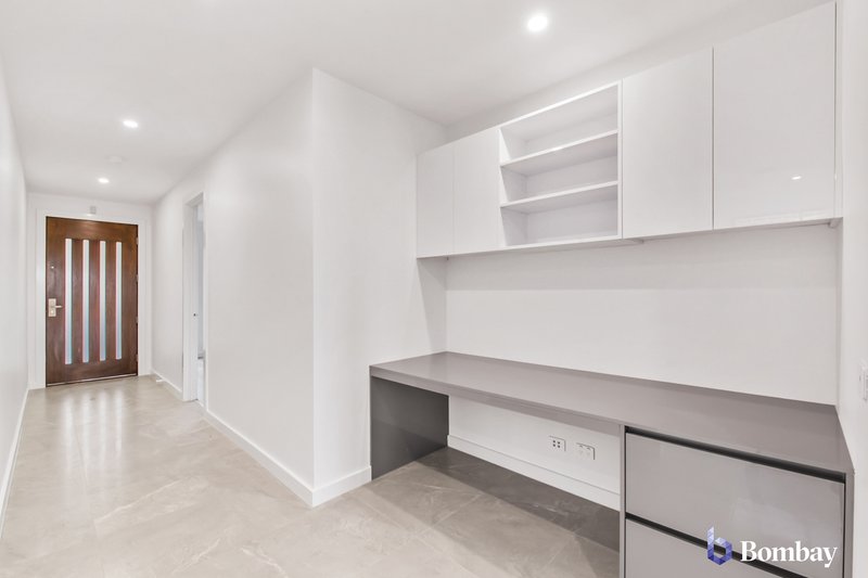 Photo - 5 Latchford Drive, Mickleham VIC 3064 - Image 3