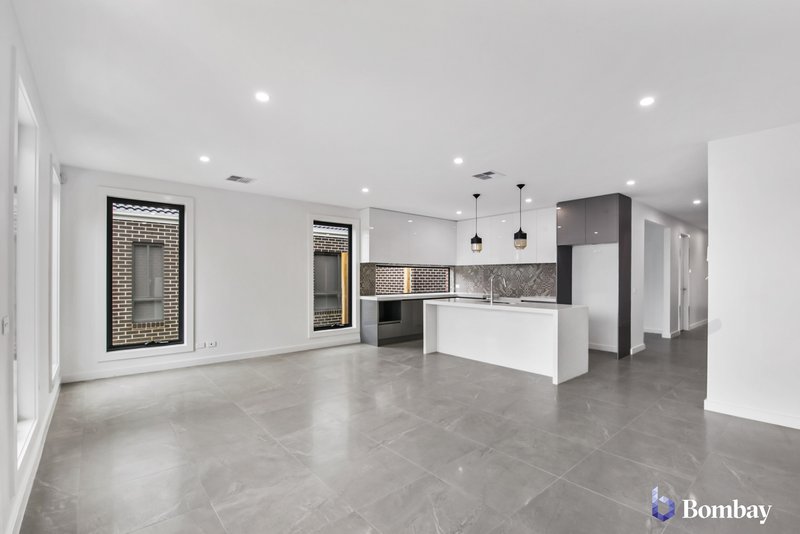 Photo - 5 Latchford Drive, Mickleham VIC 3064 - Image 7