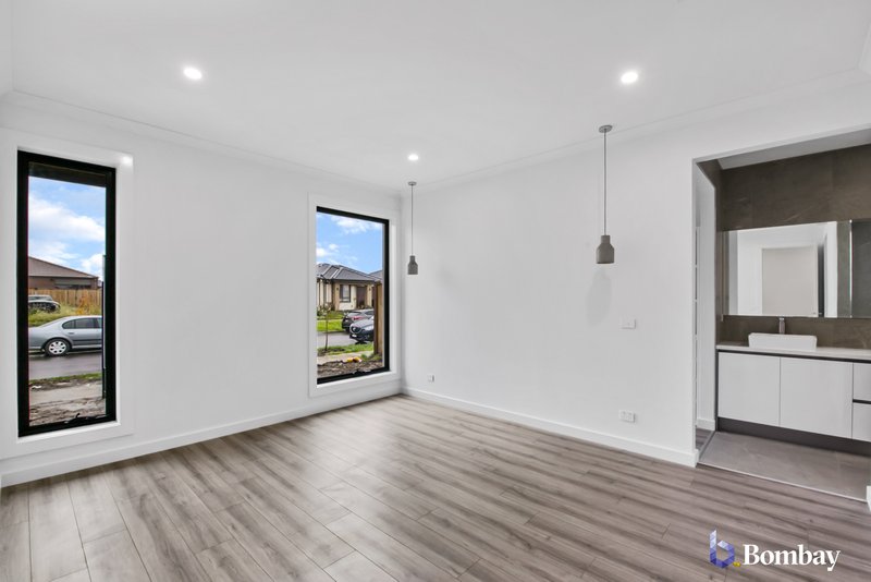 Photo - 5 Latchford Drive, Mickleham VIC 3064 - Image 9