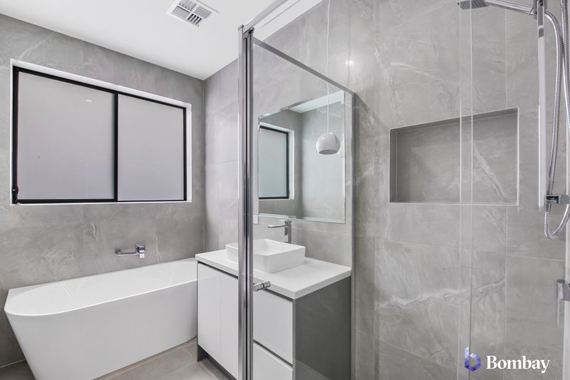 Photo - 5 Latchford Drive, Mickleham VIC 3064 - Image 11