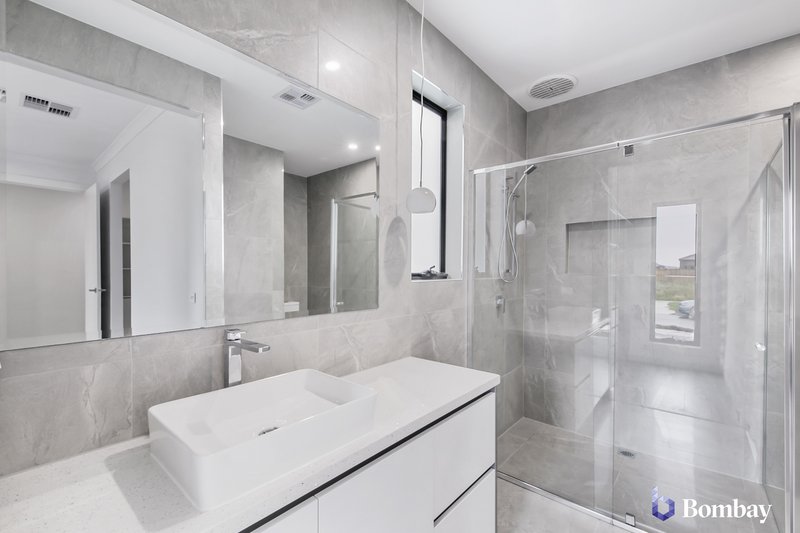 Photo - 5 Latchford Drive, Mickleham VIC 3064 - Image 12