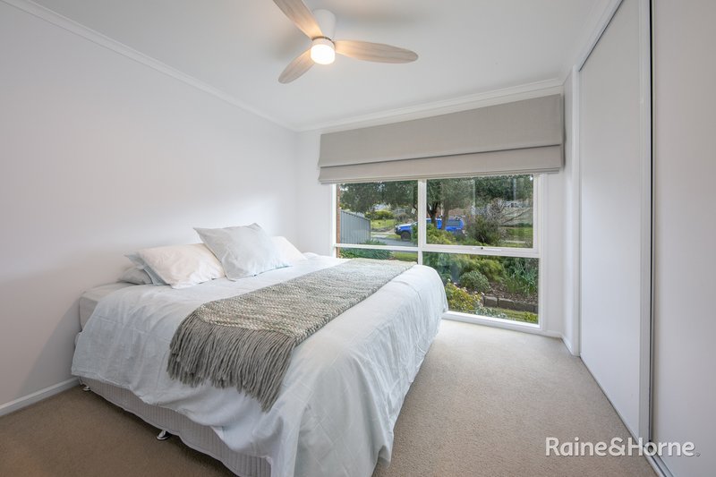 Photo - 5 Lawrence Avenue, Sunbury VIC 3429 - Image 6