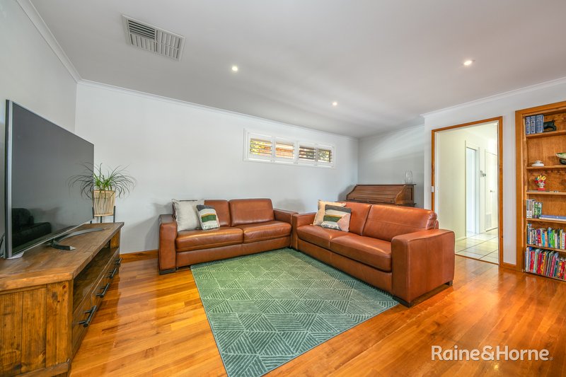 Photo - 5 Lawrence Avenue, Sunbury VIC 3429 - Image 12