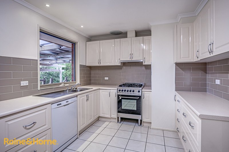 Photo - 5 Lawrence Avenue, Sunbury VIC 3429 - Image 4