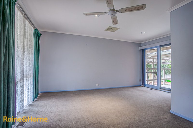 Photo - 5 Lawrence Avenue, Sunbury VIC 3429 - Image 5