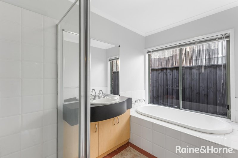 Photo - 5 Lees Place, Beaumont Hills NSW 2155 - Image 8