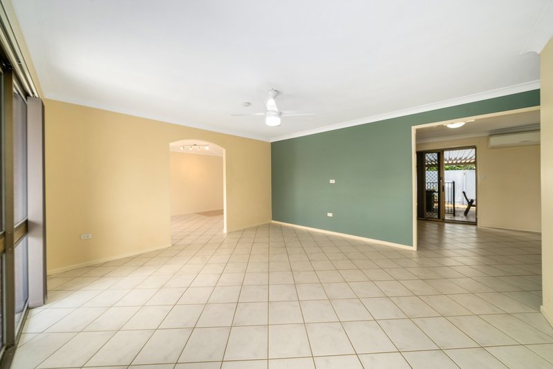 Photo - 5 Leo Court, Kallangur QLD 4503 - Image 2