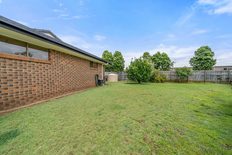 Photo - 5 Leo Court, Kallangur QLD 4503 - Image 15