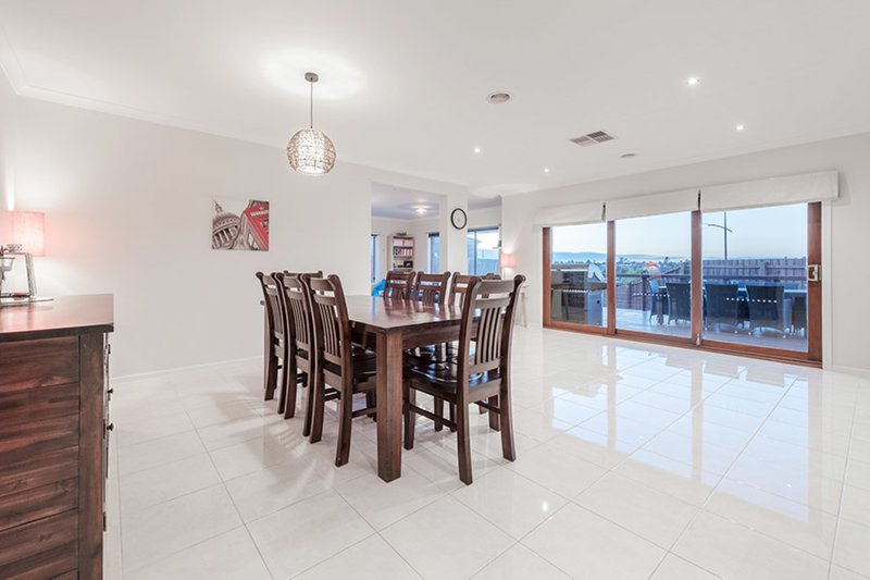 Photo - 5 Leveque Loop, Craigieburn VIC 3064 - Image 3