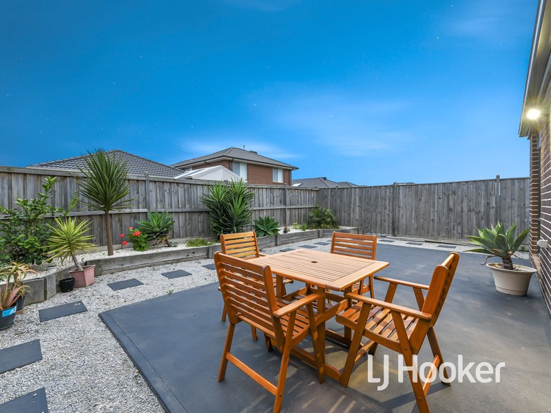 Photo - 5 Leveret Way, Narre Warren South VIC 3805 - Image 10