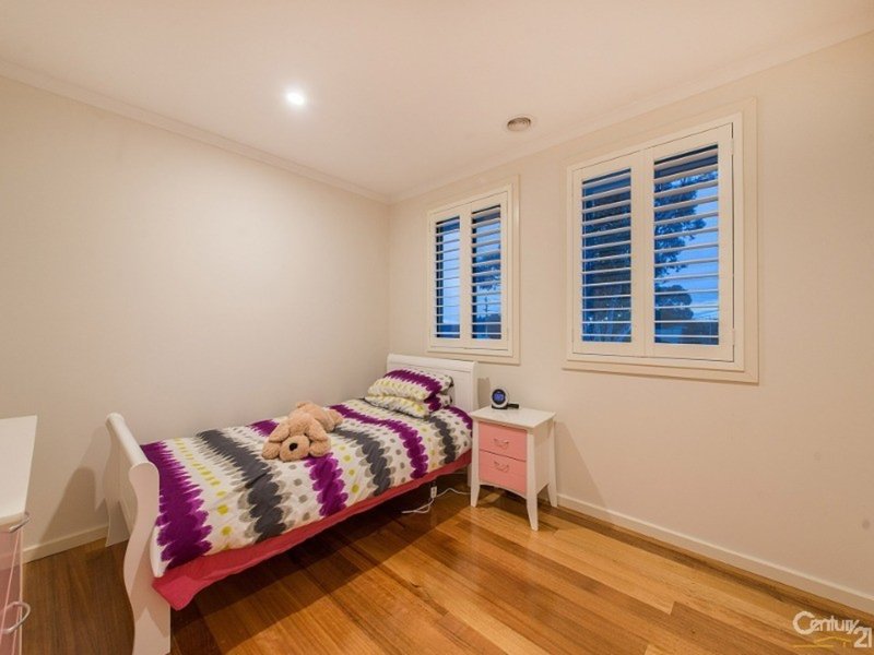 Photo - 5 Lido Court, Oakleigh South VIC 3167 - Image 11