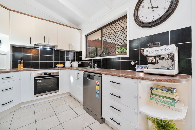 Photo - 5 Light Street, Springwood QLD 4127 - Image 4