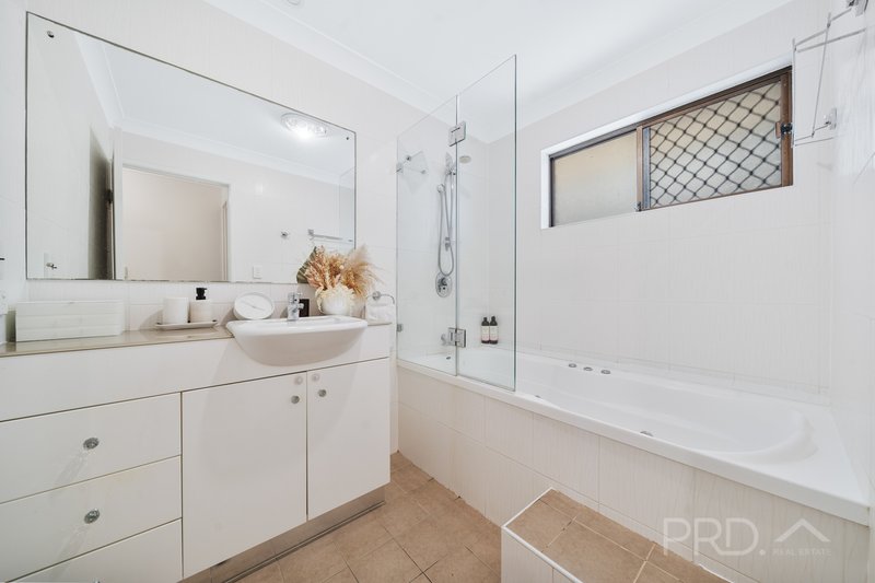Photo - 5 Light Street, Springwood QLD 4127 - Image 7