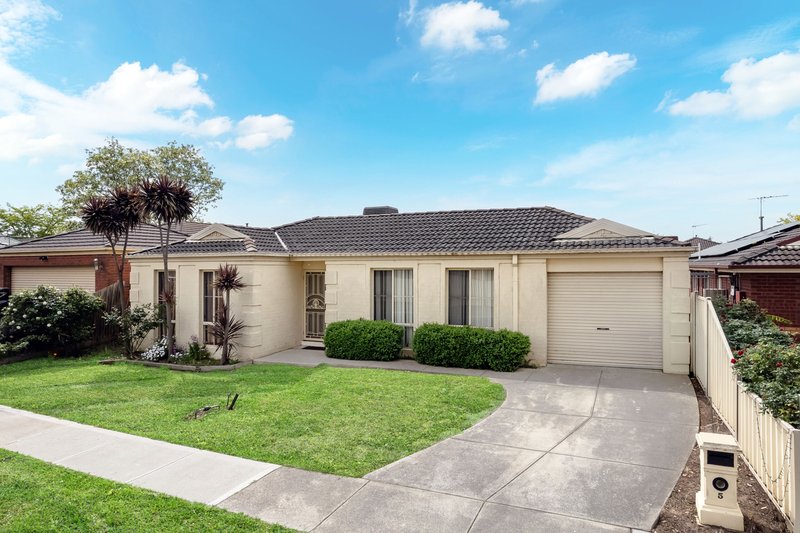 Photo - 5 Limpopa Square, Roxburgh Park VIC 3064 - Image 2