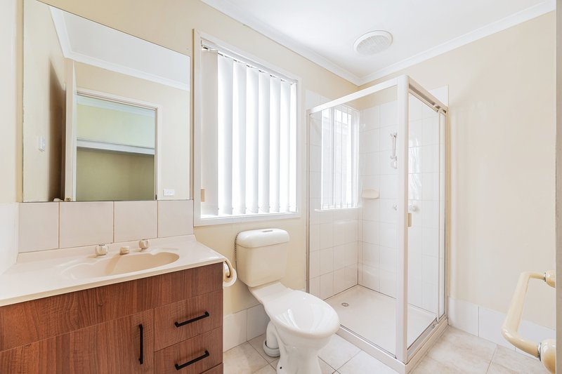 Photo - 5 Limpopa Square, Roxburgh Park VIC 3064 - Image 4