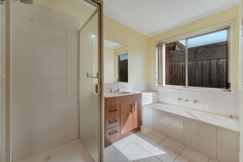 Photo - 5 Limpopa Square, Roxburgh Park VIC 3064 - Image 10