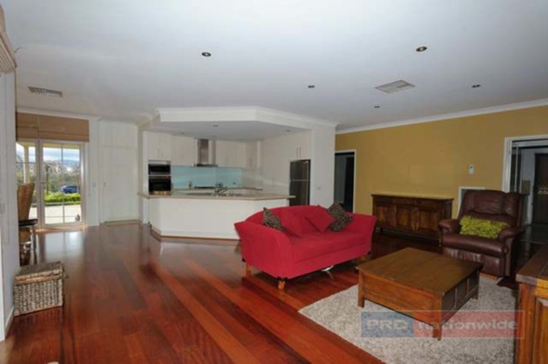 Photo - 5 Lindbeck Avenue, Tumut NSW 2720 - Image 2