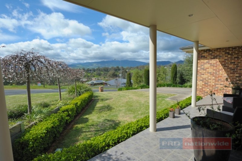 Photo - 5 Lindbeck Avenue, Tumut NSW 2720 - Image 5