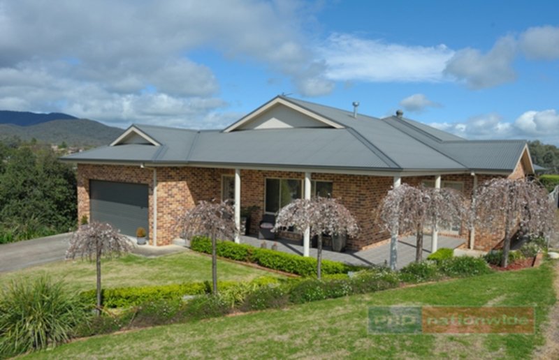 Photo - 5 Lindbeck Avenue, Tumut NSW 2720 - Image 24