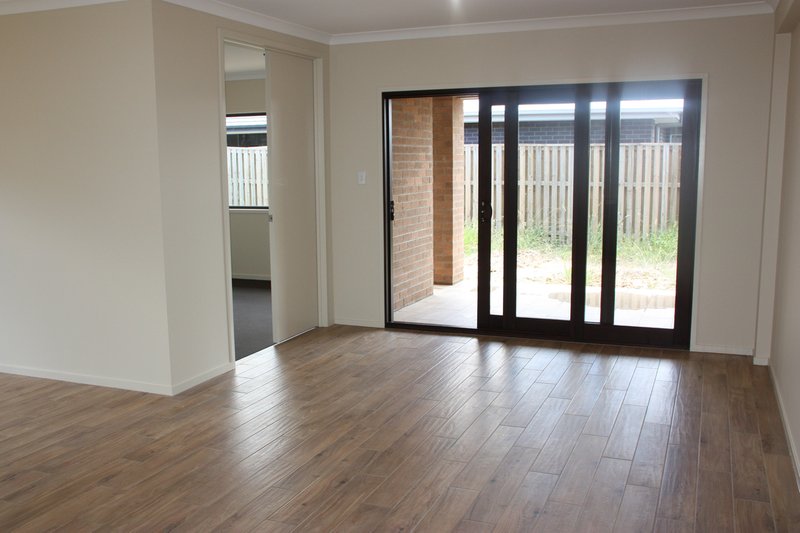 Photo - 5 Lindeman Circuit, Pimpama QLD 4209 - Image 6