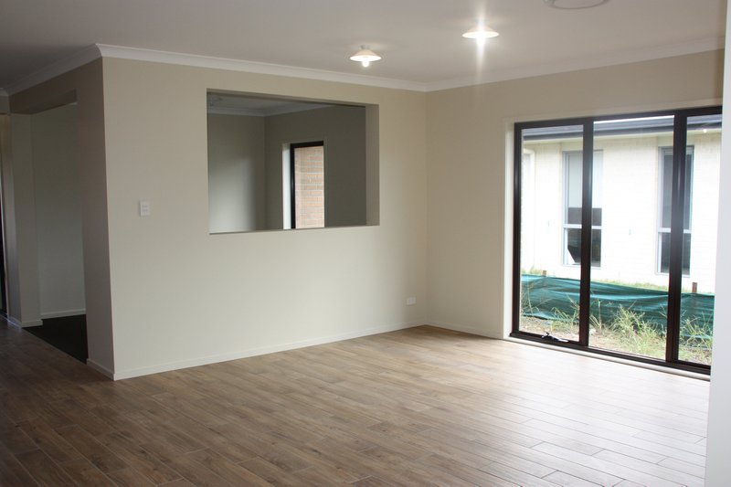Photo - 5 Lindeman Circuit, Pimpama QLD 4209 - Image 7