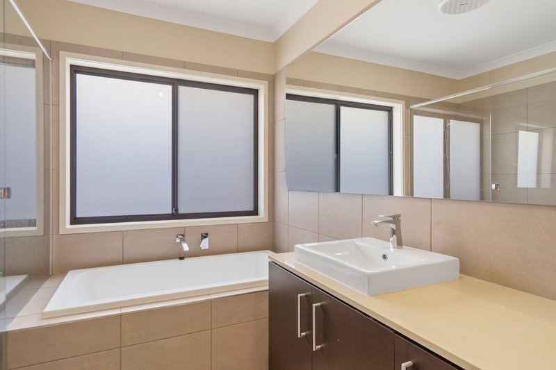 Photo - 5 Lindeman Circuit, Pimpama QLD 4209 - Image 9