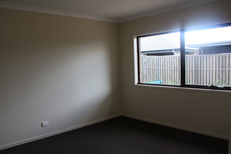 Photo - 5 Lindeman Circuit, Pimpama QLD 4209 - Image 11
