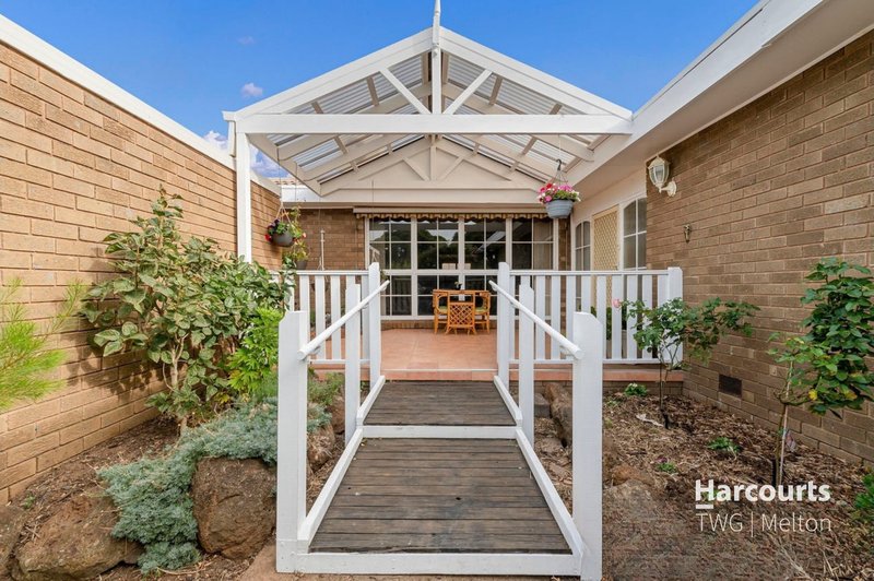 Photo - 5 Linlithgow Way, Melton West VIC 3337 - Image 2
