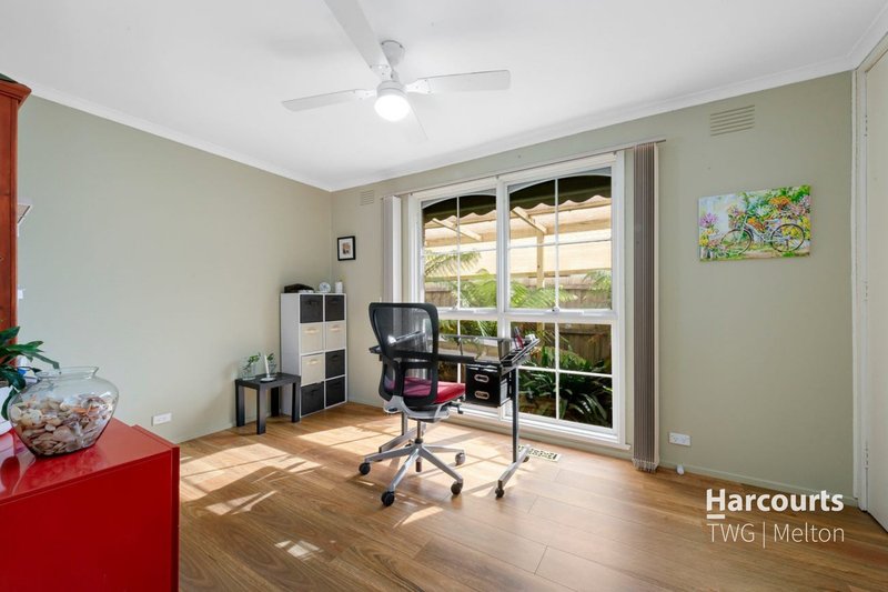 Photo - 5 Linlithgow Way, Melton West VIC 3337 - Image 6