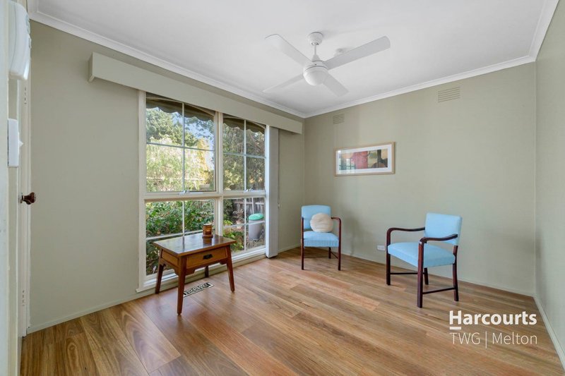 Photo - 5 Linlithgow Way, Melton West VIC 3337 - Image 7