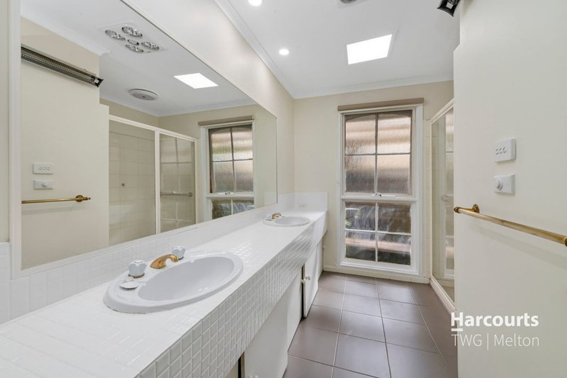 Photo - 5 Linlithgow Way, Melton West VIC 3337 - Image 8