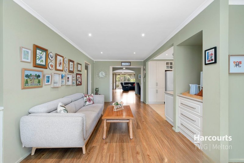 Photo - 5 Linlithgow Way, Melton West VIC 3337 - Image 12