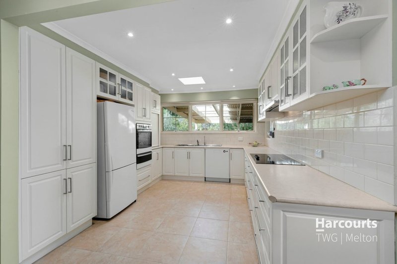 Photo - 5 Linlithgow Way, Melton West VIC 3337 - Image 13