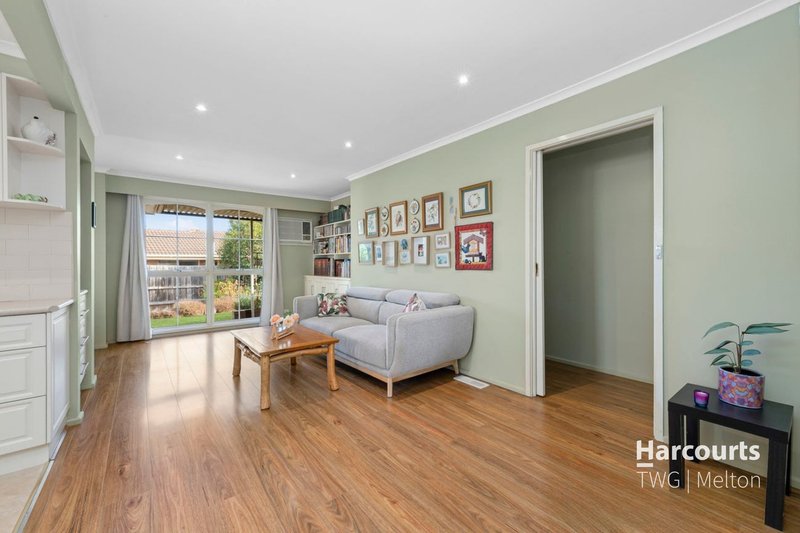 Photo - 5 Linlithgow Way, Melton West VIC 3337 - Image 15
