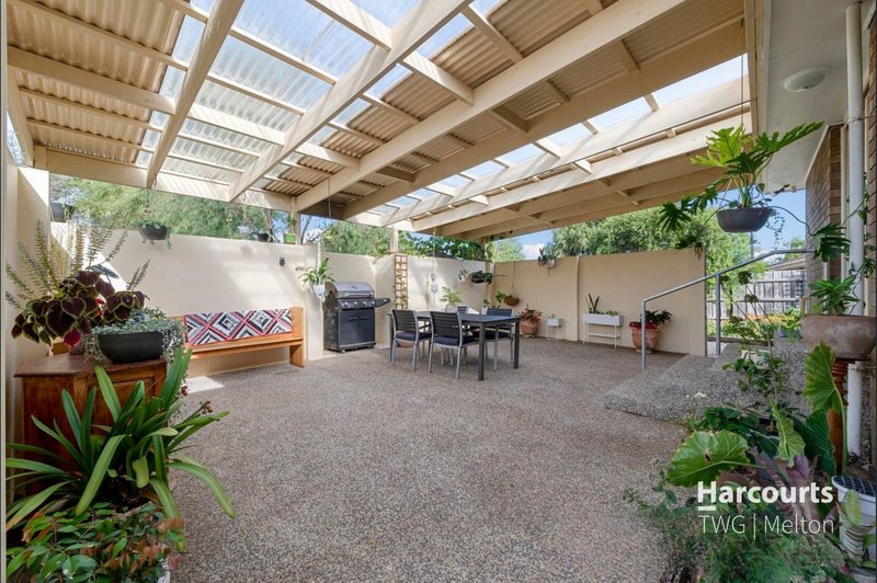 Photo - 5 Linlithgow Way, Melton West VIC 3337 - Image 16