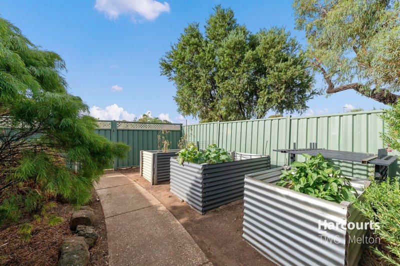 Photo - 5 Linlithgow Way, Melton West VIC 3337 - Image 17