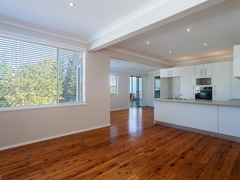 Photo - 5 Lisa Avenue, Warners Bay NSW 2282 - Image 3