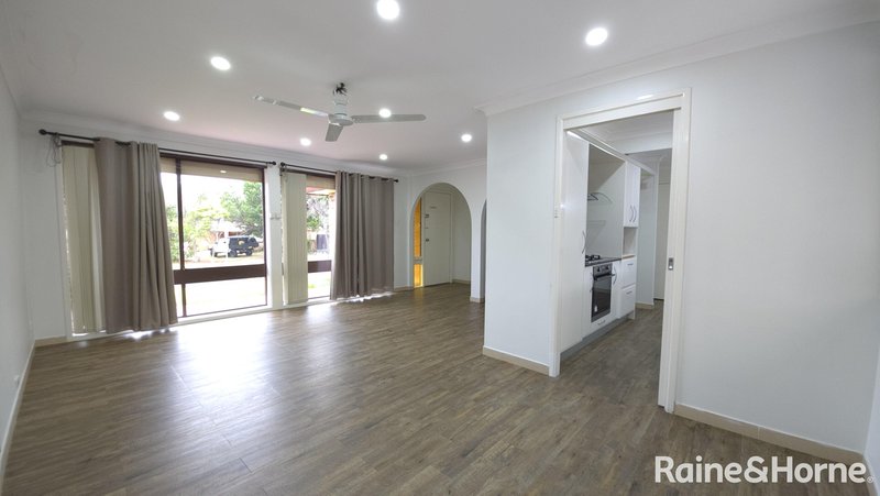 Photo - 5 Livingstone Avenue, Ingleburn NSW 2565 - Image 2