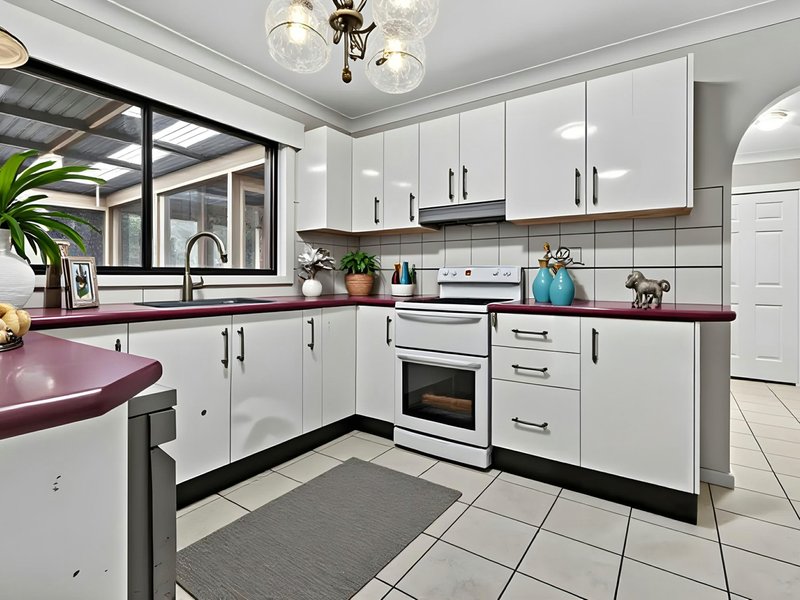 Photo - 5 Lochinver Place, St Andrews NSW 2566 - Image 2