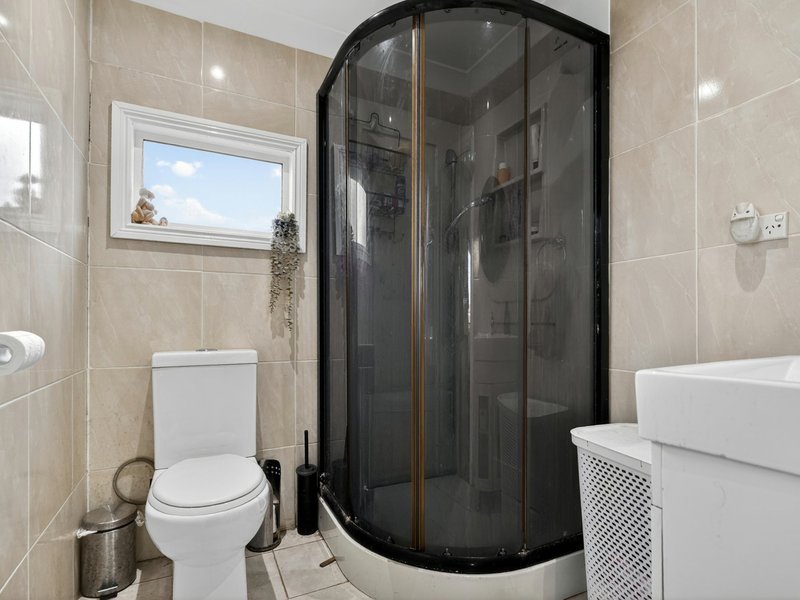 Photo - 5 Lochinver Place, St Andrews NSW 2566 - Image 12